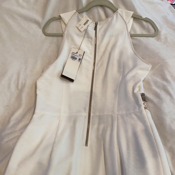 Sleeveless - Picture 3 of 5